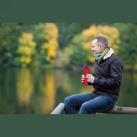 Kép 3/3 - Nagy ivópalack karabinerrel, 800 ml, piros