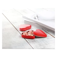 Kép 4/8 - LOVEMINT Cukorka szív alakú tartóban, piros