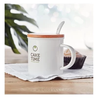 Kép 7/10 - KENYA Porcelánbögre kanállal, fehér