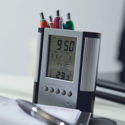 Irodaszerek és névjegykártya tartók